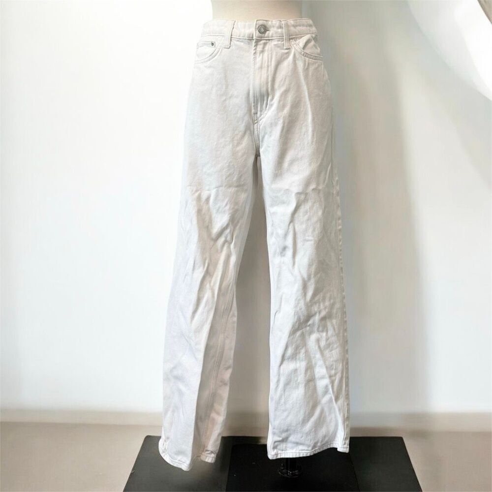 H&M White Wash Ultra High Rise Waisted Mom Wide Leg Jeans 10